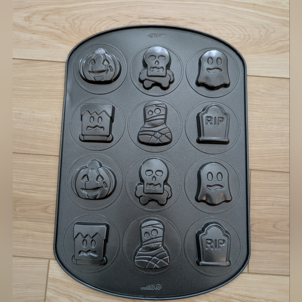 Wilton Spooky Gray Cookie Cake Mold Pan